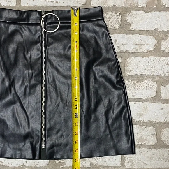 SHEIN Black Faux Leather Mini Skirt - Picture 4 of 6